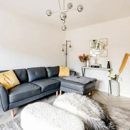 Stunning Private Room In A Home - Bathroom & Parking! Salford  Ngoại thất bức ảnh
