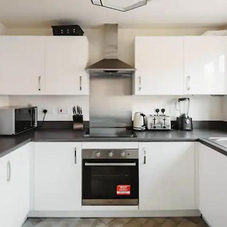 Stunning Private Room In A Home - Bathroom & Parking! Salford  Ngoại thất bức ảnh