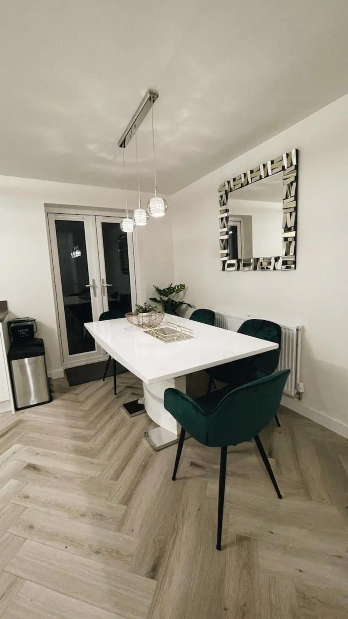 Stunning Private Room In A Home - Bathroom & Parking! Salford  Ngoại thất bức ảnh