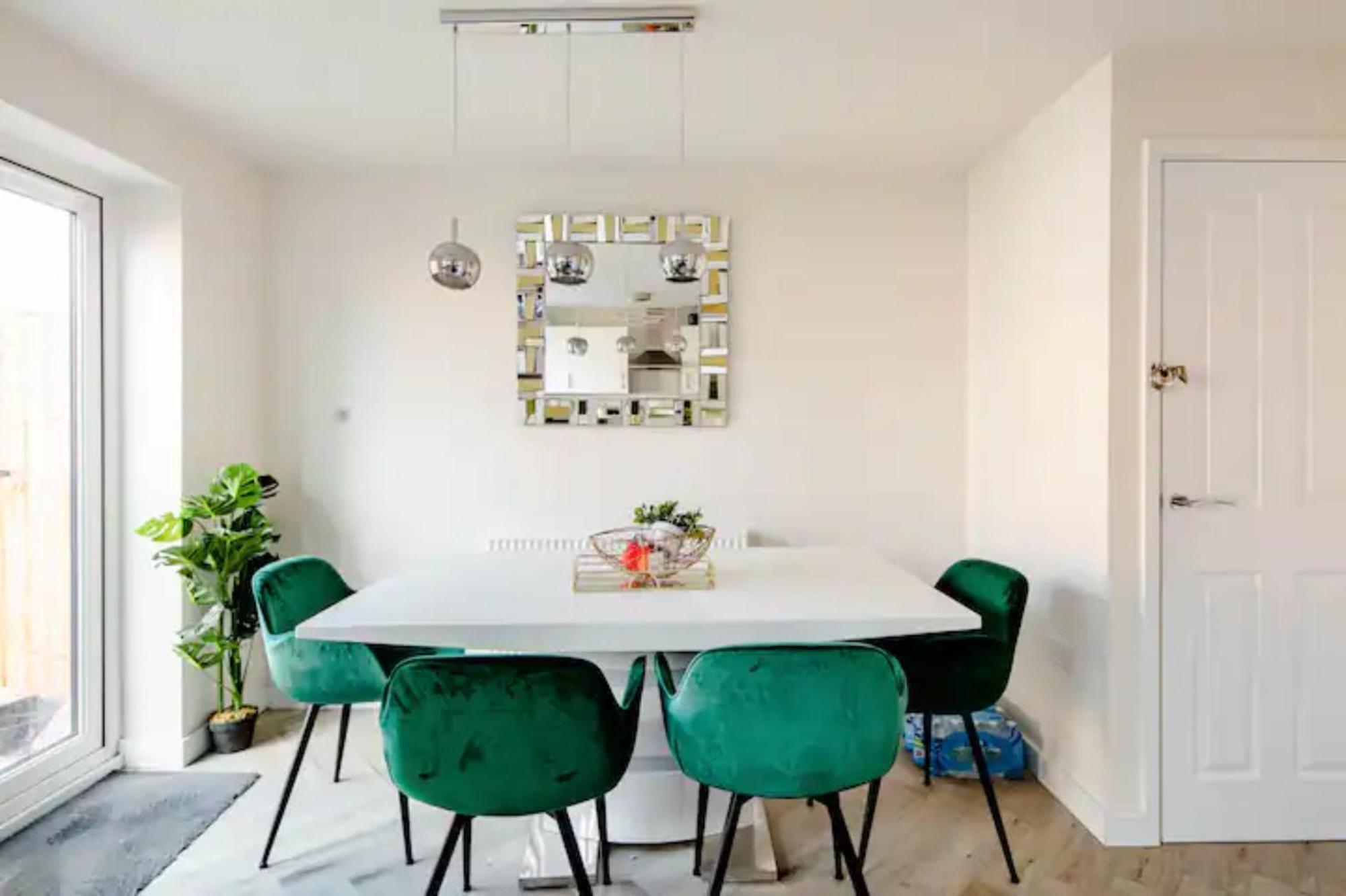 Stunning Private Room In A Home - Bathroom & Parking! Salford  Ngoại thất bức ảnh
