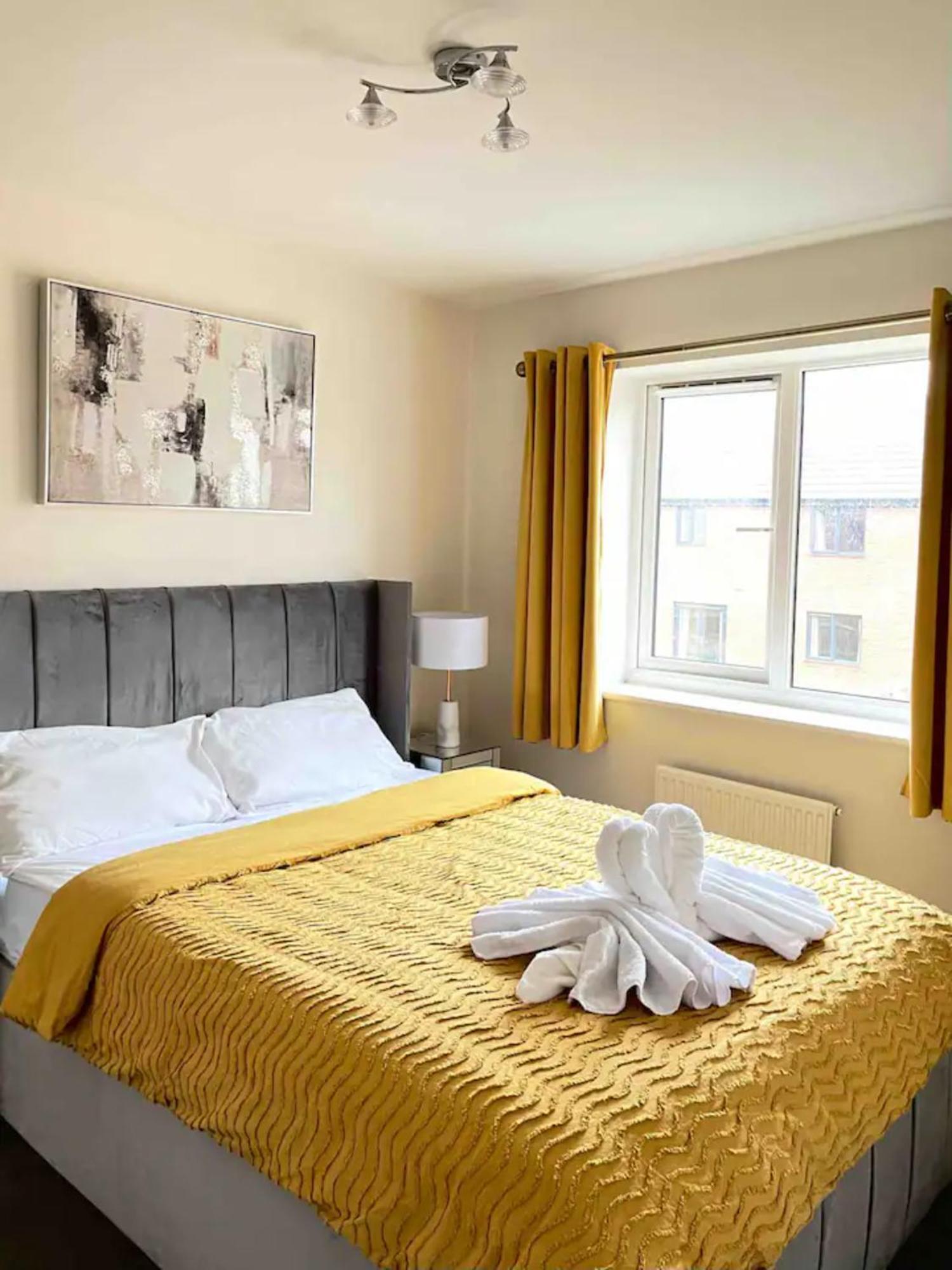 Stunning Private Room In A Home - Bathroom & Parking! Salford  Ngoại thất bức ảnh