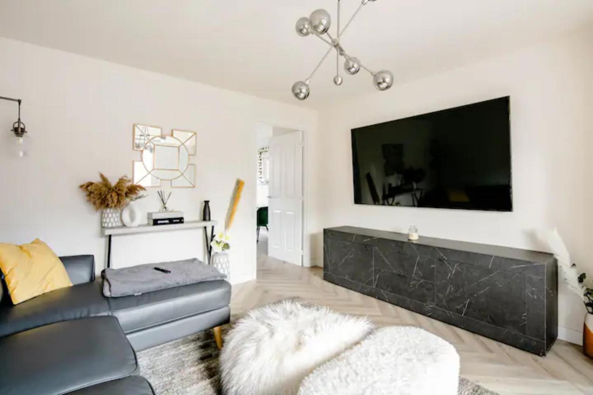 Stunning Private Room In A Home - Bathroom & Parking! Salford  Ngoại thất bức ảnh