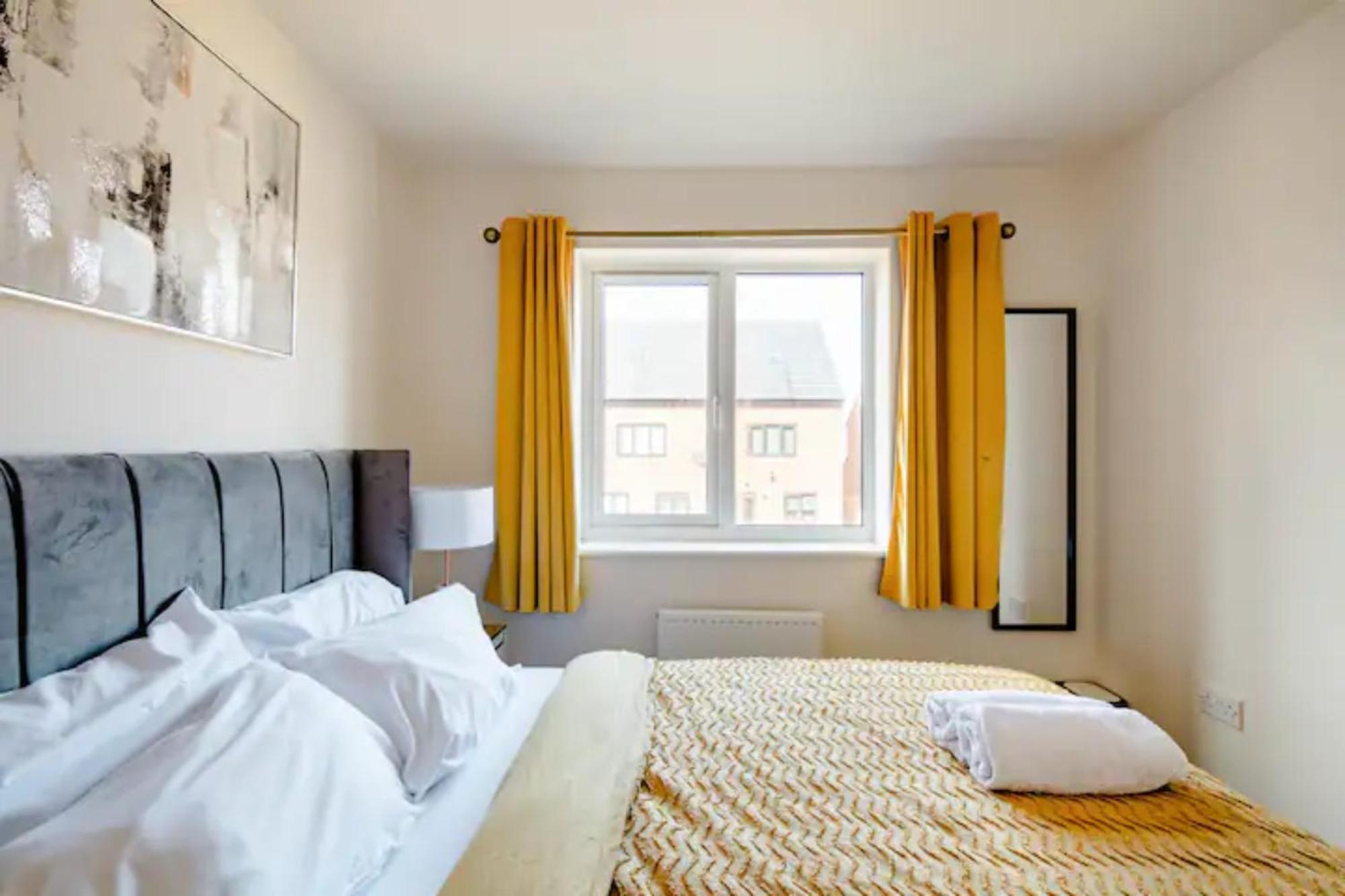 Stunning Private Room In A Home - Bathroom & Parking! Salford  Ngoại thất bức ảnh